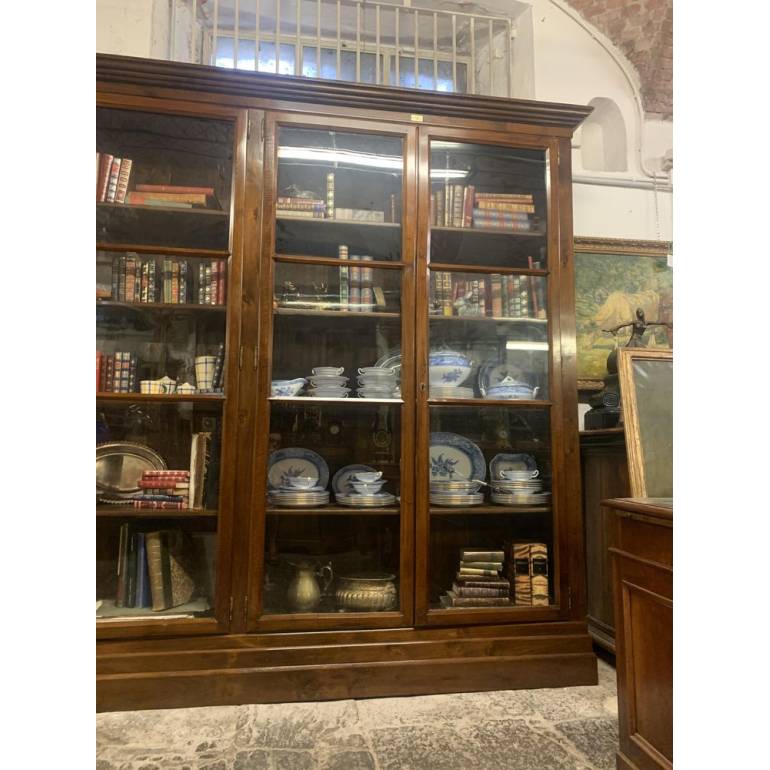 Grande libreria bassa in noce (Toscana, inizio del XX secolo